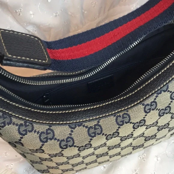 ⭐️ Rare Authentic Vintage Gucci Mini Croissant Shoulder Bag - Picture 12 of 14